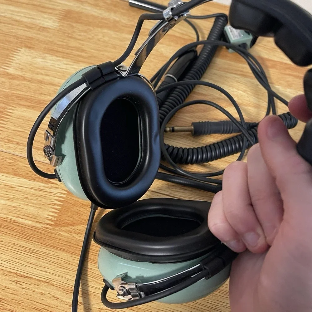 David Clark Noise Attenuating Aviation Headset/microphone. Model H10-20